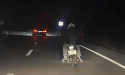 Bartın'da motosiklet sürücüsü trafiği tehlikeye düşürdü