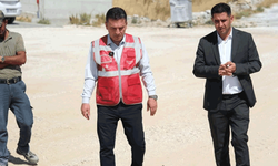 Başkan Dökmeci, Yunusemre Mahallesi’ndeki yol ve kaldırım çalışmalarını inceledi