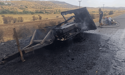Batman'da çekme karavan yolda yanarak kullanılamaz hale geldi