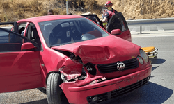 Bilecik'te bariyerlere çarpan otomobilde 1 kişi yaralandı