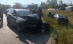 Bursa'da 2 otomobil kafa kafaya çarpıştı: 4 yaralı