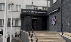 Bursa'da motosiklet alev topuna döndü, vatandaş vileda kovasıyla müdahale etti