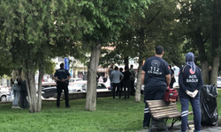 Erzincan'da parkta kızlarının gözü önünde bıçağı boğazına dayayan adamı polisler ikna etti