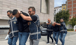 Eskişehir'de ambulans kovalayan baba-oğul ters kelepçeli adliyeye sevk edildi