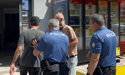 Eskişehir'de market tentesine düşen kadının yakınları esnafa tepki gösterdi