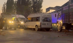 Eskişehir'de minibüs ve kamyon çarpıştı: 20 kişi yaralandı