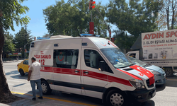 Eskişehir'de motosiklet yayaya çarptı, sürücü ambulansın başından ayrılmadı