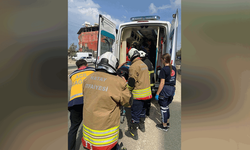 Hatay'da iki otomobil çarpıştı: 6 kişi yaralandı