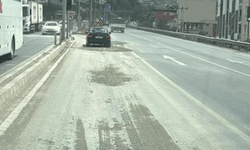 Hatay'da mikser dönüş sırasında yola beton döktü