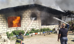 Hatay'da müstakil ev alevlere teslim oldu