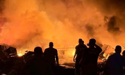 Hatay'da hurdalık alanda çıkan yangın çıktı