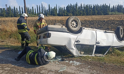 Hatay'da takla atarak ters dönen otomobildeki 2 kişi yaralandı