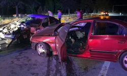 Isparta'da iki otomobil çarpıştı: Sürücüler yaralandı