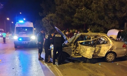 Isparta'da kontrolden çıkan otomobil ağaçlara çarparak durabildi
