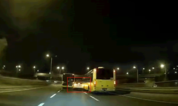 İstanbul'da makas atan otomobil İETT otobüslerine çarptı