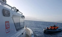 İzmir açıklarında 25 göçmen yakalandı