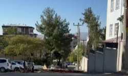 Kahramanmaraş'ta şiddetli rüzgar okulun çatısını uçurdu