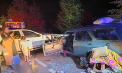 Karabük’te otomobiller çarpıştı: 2’si çocuk 6 yaralı