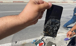 Karaman'da akülerin üzerinde unutulan cep telefonu patladı