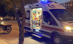 Kavşakta korkunç kaza: Otomobil motosiklete çarptı, sürükleyerek kaçtı
