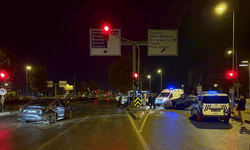 Kayseri'de alkollü sürücü ışıklarda bekleyen otomobile çarptı