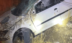 Kütahya'da kontrolden çıkan otomobil takla atttı: 3 yaralı