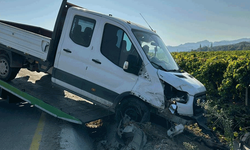 Manisa'da sepetli motosikletle kamyonet çarpıştı
