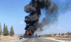 Mersin'de şoför, yolcuları tahliye etti otobüs alev alev yandı