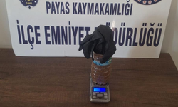 Polisi görünce attığı şişeden uyuşturucu çıktı