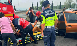 Sakarya'da iki otomobil çarpıştı: Ortalık savaş alanına döndü! 5 yaralı