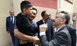 Vali Aksoy’dan özel öğrencilere anlamlı ziyaret