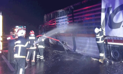 Yalova'da alev alan tır kullanılamaz duruma geldi