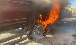 Afyon’da tır yangını büyümeden söndürüldü