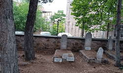 Afyonkarahisar'da tarihi camiye saldırı: Abdesthane ve kabirlere zarar verildi