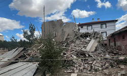 Ankara'da 3 katlı binada göçük meydana geldi