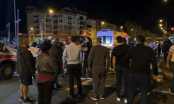 Antalya'da araç kavşakta pikapal çarpıştı: 2 yaralı