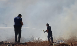 Antalya'da otluk alanda çıkan yangın büyümeden söndürüldü