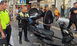Antalya'da yayaya yol vermek isteyen araca motosiklet çarptı
