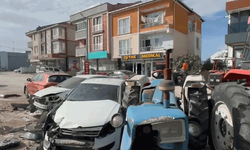 Balıkesir'de tır park halindeki araçlara çarptı