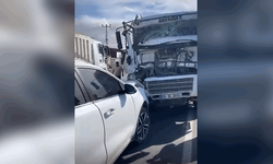 Batman'da hafriyat kamyonuyla iki otomobil çapıştı: 2 yaralı