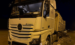 Batman'da tır ile otomobil çarpıştı: 2 yaralı