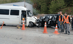 Bolu'da minibüsle otomobil kafa kafaya çarpıştı: 1 yaralı