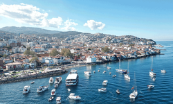 Bursa'da denizde onlarca tekne kortej yaptı