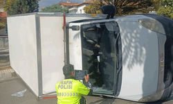 Çorum'da otomobille kamyonet çarpıştı: 5 yaralı