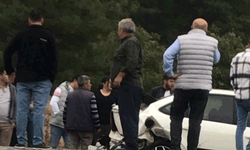 Denizli'de kamyonet ile otomobil çarpıştı: 5 yaralı