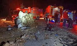Denizli'de iki otomobil kafa kafaya çarpıştı: 1 ölü, 4 yaralı