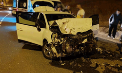 Eskişehir yolunda iki araç kafa kafaya çarpıştı: 2 yaralı