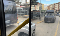 Eskişehir’de gelişigüzel park, trafiği felç etti
