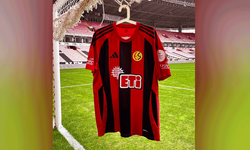 Eskişehirspor, "Efsane Çubuklu" forma ile sahaya çıkıyor