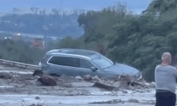 Hatay'da heyelan otoyolun kapanmasına neden oldu